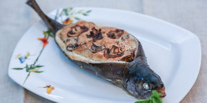 Лодочки из речной форели с грибным суфле