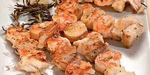 Шашлыки из рыбы с креветками