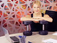 Фитнес на рабочем месте: простые упражнения ...