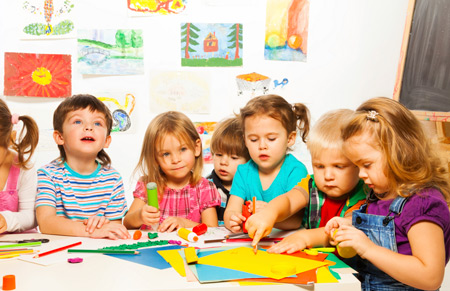 Какой детский сад выбрать: где много занимаются или много играют?