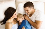 Ребёнок спит с родителями