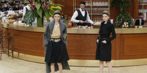 Chanel показал коллекцию в "ресторанчике"