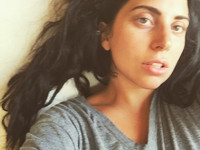 Сама естественность: Леди Гага показала фото без макияжа