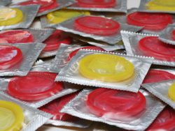Перенесшим Эболу рекомендуют пользоваться презервативами