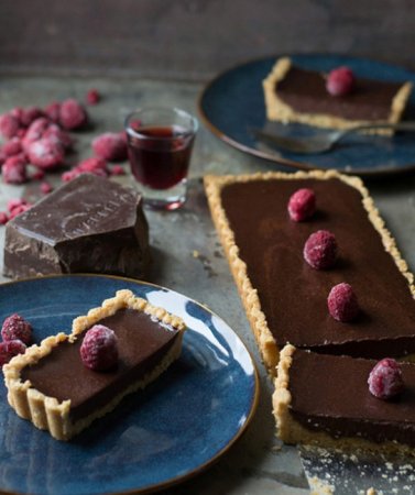 Ягодно-шоколадные протеиновые пирожные