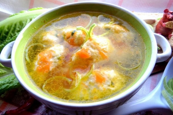 Куриный суп с рисово-сырными клецками - «Первое блюдо»