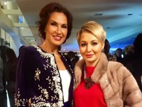 Оксана Акиньшина и Эвелина Бледанс на премьере фильма SOS, Дед Мороз или Все сбудется - Леди Mail.Ru - «Светская жизнь»