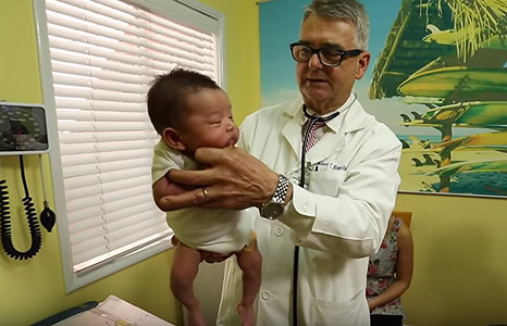 Как успокоить младенца за пару секунд: это видео взорвало интернет - «Новорожденный»
