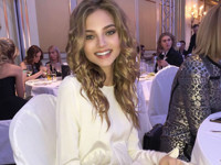16-летняя Алеся Кафельникова блистала на модной премии фото - Леди Mail.Ru - «Светская жизнь»