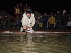 В Москве госпитализировали троих крещенских купальщиков