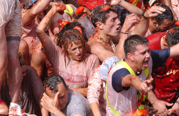 Торты, ботинки, фаллоимитаторы и другие вещи, которыми закидывают политиков