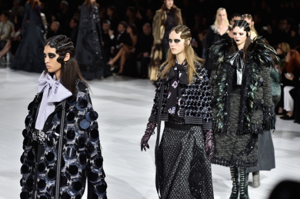 Черный юмор: показ коллекции Marc Jacobs на Неделе моды в Нью-Йорке - «Мода»