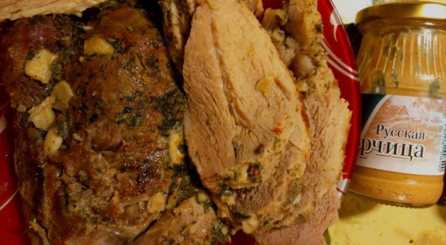 Мясо запеченное с ароматными травами и чесноком - «Блюда из мяса»