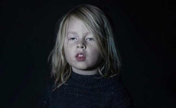 Ребенок-зомби: фотограф показала, как телевизор влияет на детей