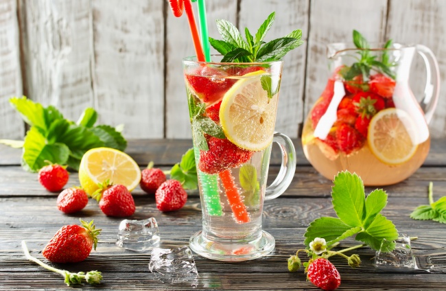 9 способов сделать питьевую воду вкуснее - «Здоровье»