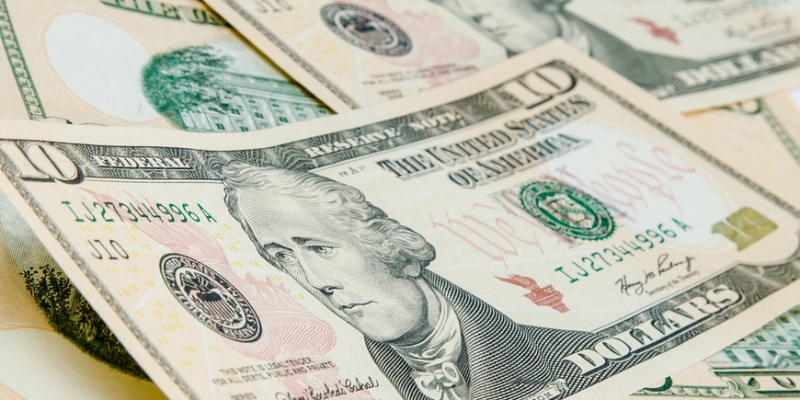 Дешевая нефть доведет доллар до 75 рублей - «Бизнес»