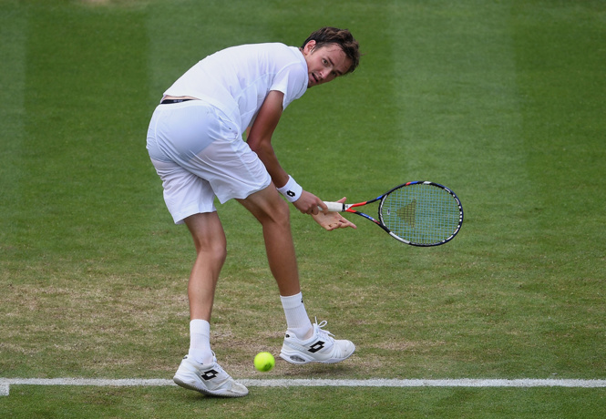 Русский теннисист швыряется монетами в судью! Ярость и беспредел на турнире в чопорной Англии