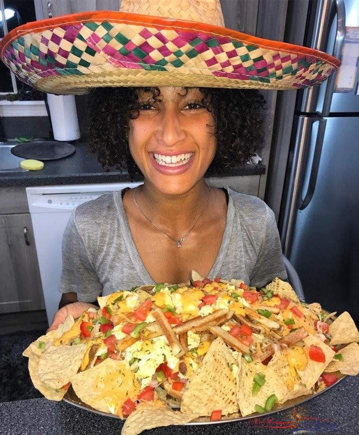 Пара, пожирающая фастфуд, сохраняет идеальные тела только благодаря этому - «Здоровье»