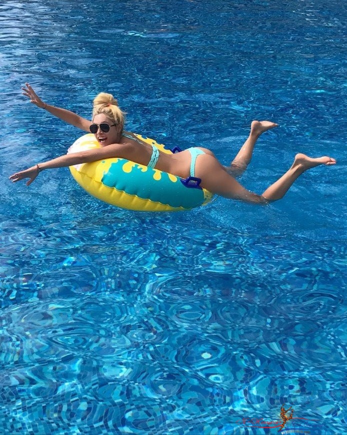 "Они точно не утонут": забавные плавательные средства отечественных звезд - «Отдых»
