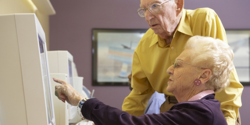 Пенсионерам предлагают перейти в онлайн - «Бизнес»
