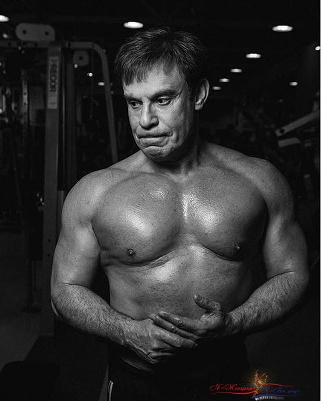 Накачанная грудь Ефима Шифрина вызвала зависть у фанаток - «Здоровье»