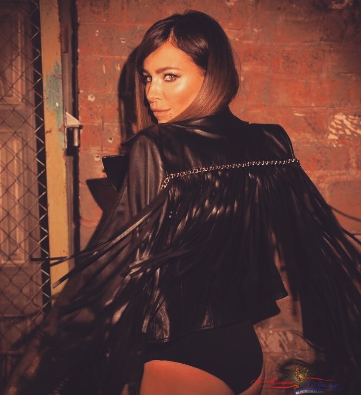 Поклонники считают, что Ани Лорак в боди выглядит несолидно - «Красота»