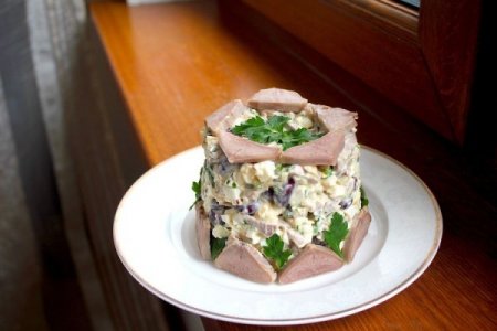 Праздничный салат со свиным языком и фасолью - «Закуски»