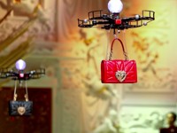 Моделями Dolce&Gabbana на показе в Милане стали дроны - «Про жизнь»