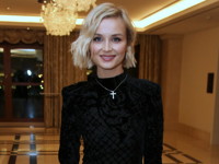 Роковая красотка: Полина Гагарина в платье с дерзким разрезом снялась в новом клипе - «Я как Звезда»