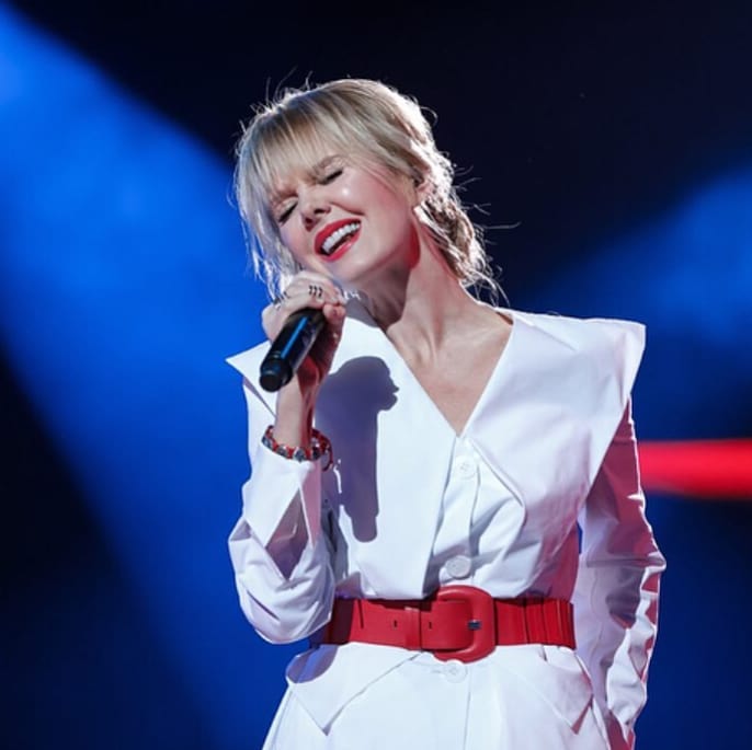 «Рваные и грязные»: джинсы Валерии не дают покоя поклонникам - «Красота»