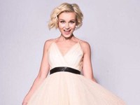 Полина Гагарина примерила «платье принцессы» с розовыми кроссовками - «Я как Звезда»