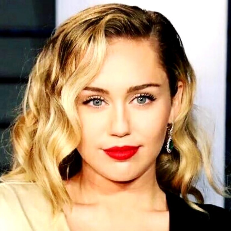 «300 миллионов?»: ямаец обвинил Майли Сайрус в плагиате - «Я и Отдых»