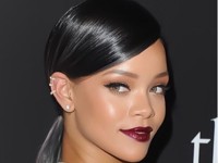 Рианна предложила мужчинам красить губы - «Про жизнь»