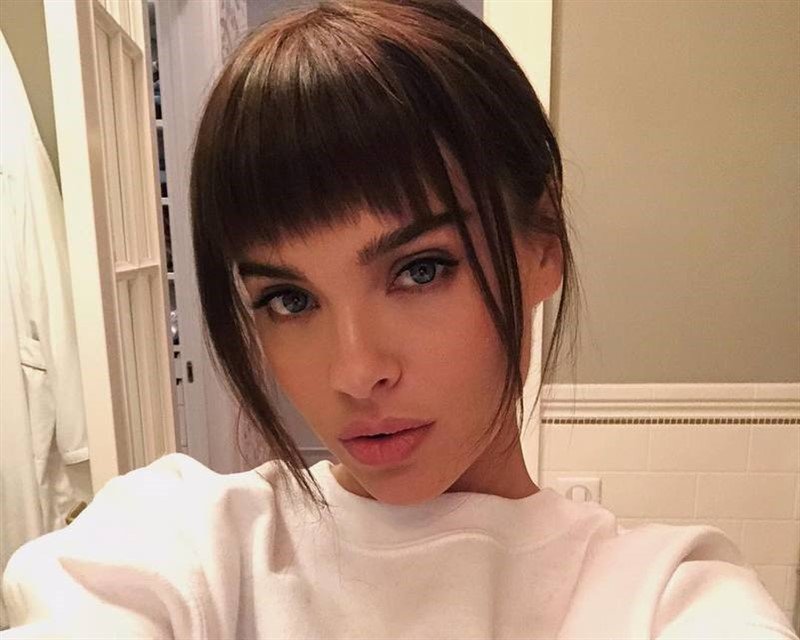 «Французский шик!»: Елена Темникова показала образ с челкой - «Красота»