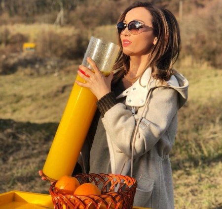 "Поберегите желудок": Анфиса Чехова показала запас апельсинового фреша - «Домашние Питомцы»