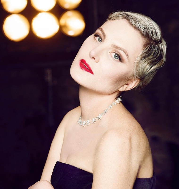 «Щедрая принцесса»: Рената Литвинова рассказала, от кого получает подарки - «Психология»