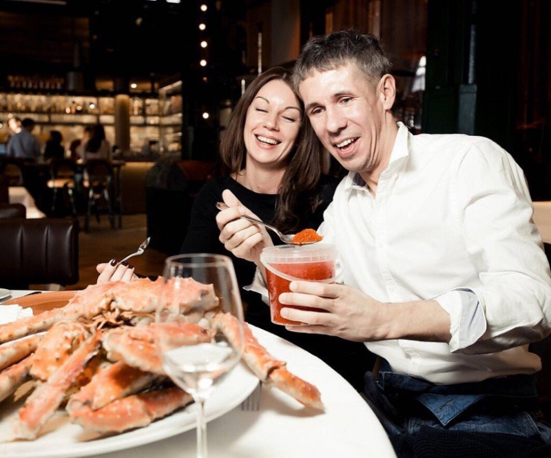 «Вас еще не тошнит от нее?»: Алексей Панин показал запасы красной икры - «Я и Здоровье»