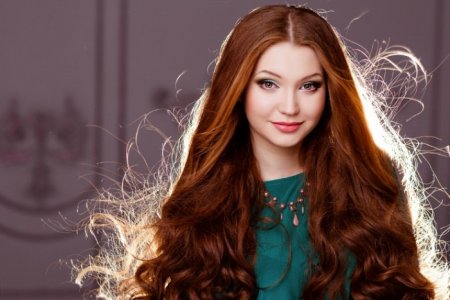 4 ежедневные привычки девушек с красивыми волосами - «Уход»
