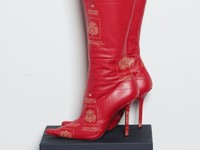 Французский бренд сделал сапоги из «российских паспортов» - «Про жизнь»