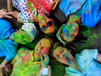 Афиша: в чем пойти на красочный забег, этнофестиваль и на пляж - «Я и Мода»