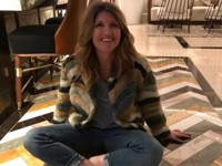 Британка оделась под цвет ковра и запустила новый флешмоб - «Про жизнь»