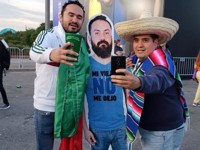 Мексиканец отправил свою картонную копию на ЧМ в Россию из-за запрета жены - «Про жизнь»