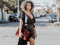 Девушек решили защитить от домогательств откровенными платьями - «Про жизнь»