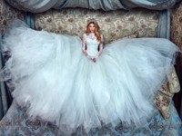 Огромная фата, рукава-обманки и еще 6 громких трендов свадебной моды 2018 - «Я и Мода»