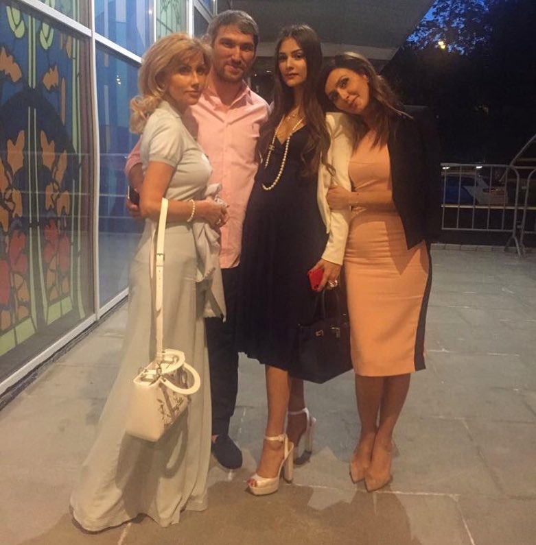 «Зачем каблуки?»: поклонники беспокоятся за беременную Анастасию Шубскую - «Я и Дети»