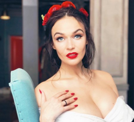 «Это опасно для жизни»: Алену Водонаеву возмутила полная стюардесса на борту самолета - «Я и Здоровье»