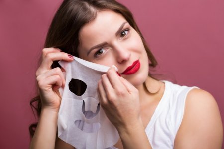 Как правильно использовать и выбирать тканевые маски: 5 лучших продуктов - «Уход»