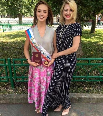 «Не торопитесь жить!»: Пуговка из «Папиных дочек» экстерном окончила школу с медалью - «Я и Дети»
