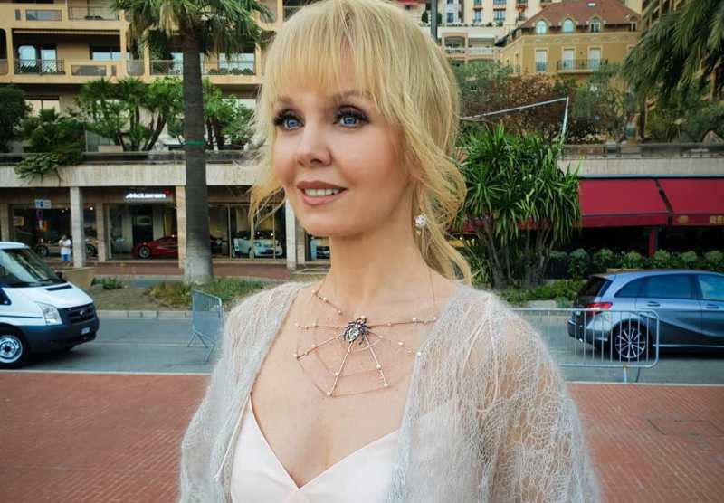 «Стареть не собирается?»: Валерия похвасталась стройной фигурой на пляже - «Красота»