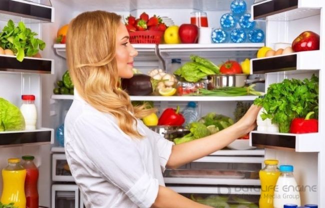 Как хранить продукты в холодильнике, чтобы еда оставалась свежей дольше?